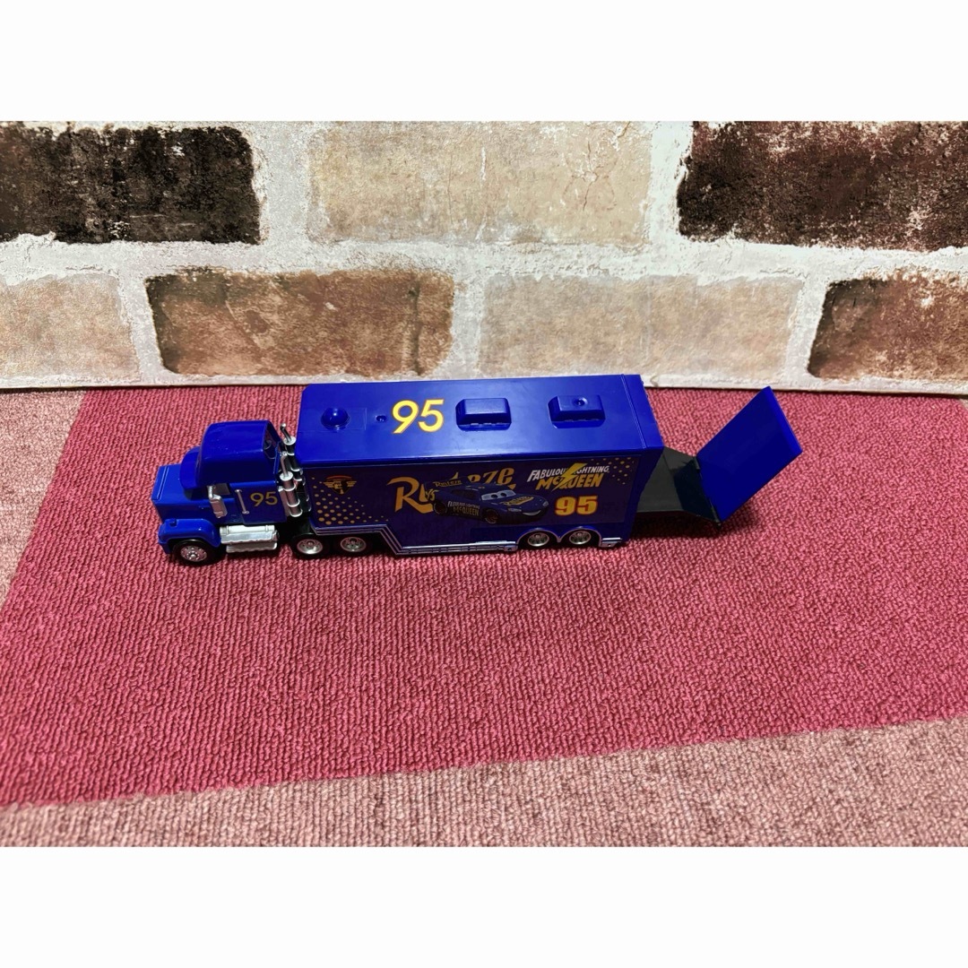 限定出品 ディズニー カーズ マックトラック トレーラー 4台セット 限定出品 ディズニー カーズ マックトラック トレーラー 4台セット