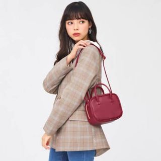 ジーユー(GU)のGU ボストンショルダーミニバッグ　赤(ショルダーバッグ)