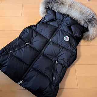 MONCLER × sacai HITOMI モンクレール サカイ ダウンベスト MONCLER × sacai HITOMI モンクレール サカイ ダウンベスト