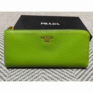 PRADA(グリーン・カーキ/緑色系)のフリマアイテム一覧 PRADA(グリーン・カーキ/緑色系)のフリマアイテム一覧