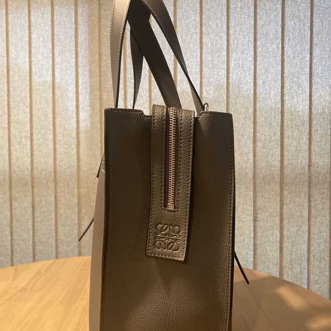 LOEWE - LOEWE ロエベ バックルジッパー トートバッグ LOEWE - LOEWE ロエベ バックルジッパー トートバッグ
