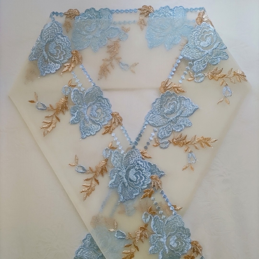 No.05 半衿 レース 花葉柄 クリームチュール×水色花 レディースの水着/浴衣(和装小物)の商品写真