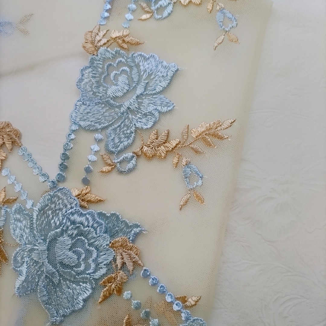 No.05 半衿 レース 花葉柄 クリームチュール×水色花 レディースの水着/浴衣(和装小物)の商品写真