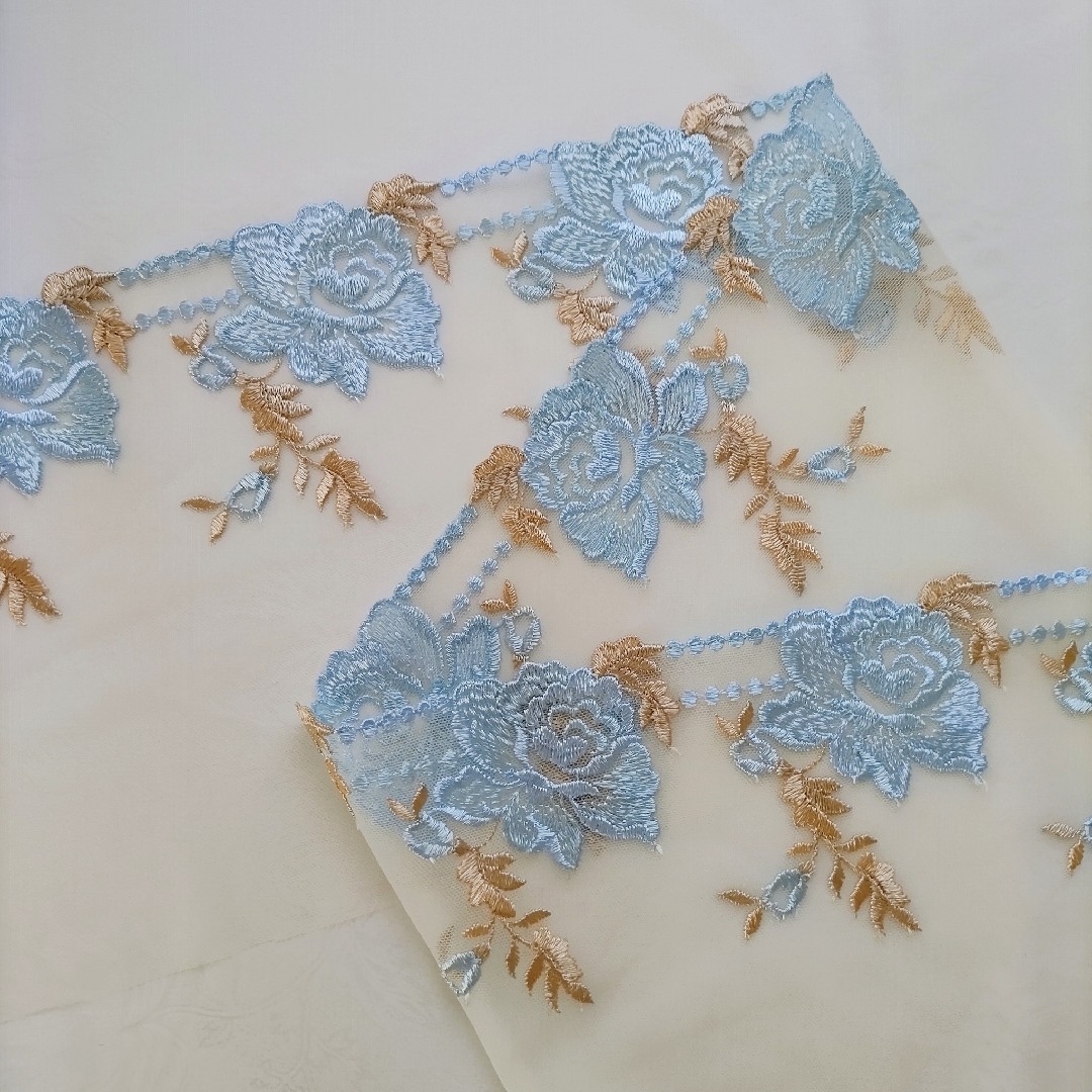 No.05 半衿 レース 花葉柄 クリームチュール×水色花 レディースの水着/浴衣(和装小物)の商品写真