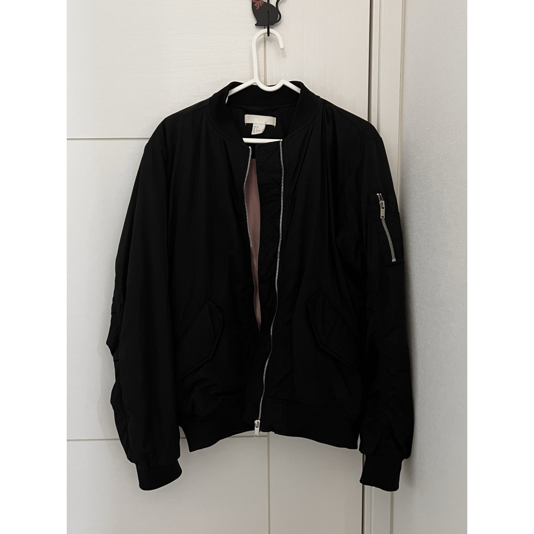 H&M - H&M MA-1 ジャケット アウター ブラック ピンク 黒の通販 H&M - H&M MA-1 ジャケット アウター ブラック ピンク 黒の通販