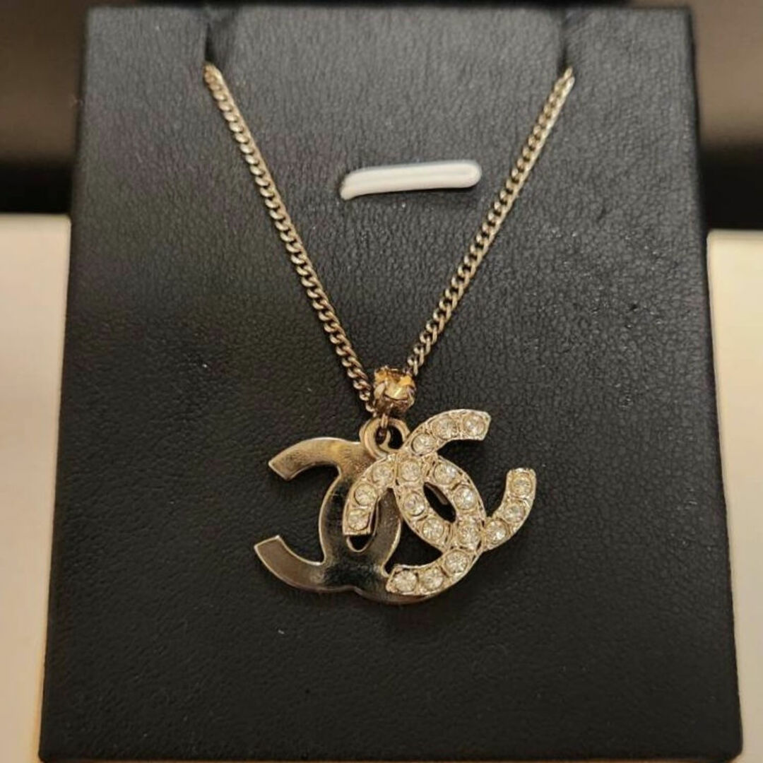 CHANEL(シャネル)のCHANEL ネックレス 06P ココマーク ペンダント ラインストーン レディースのアクセサリー(ネックレス)の商品写真