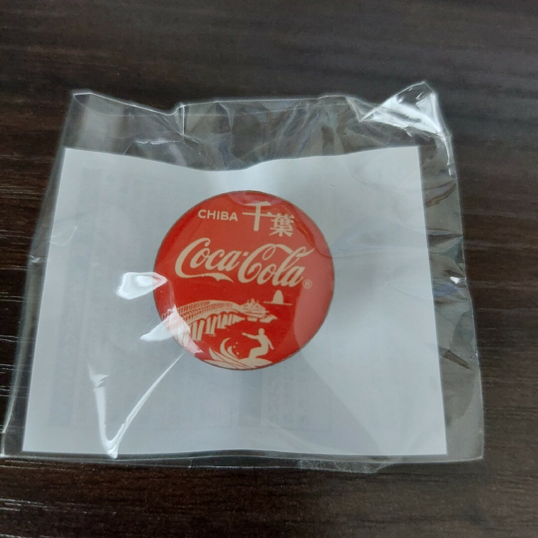コカ・コーラ(コカコーラ)のコカ・コーラ ピンバッジ 千葉 未開封 エンタメ/ホビーのコレクション(ノベルティグッズ)の商品写真