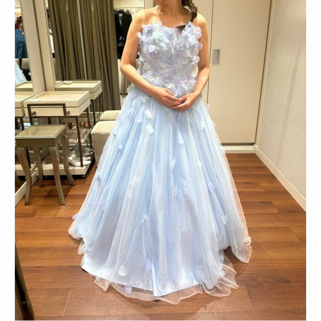 爽やかで優しいブルー カラードレス ベアトップ 花モチーフ 編み上げ 花嫁
