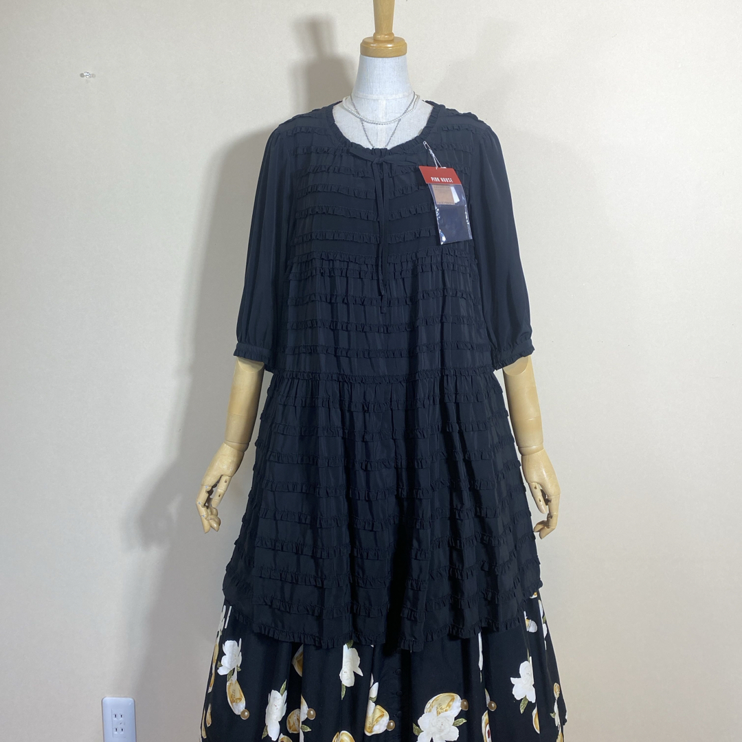 ピンクハウス🖤定価37,400円で全面横ピコフリル仕様の ピンクハウス🖤定価37,400円で全面横ピコフリル仕様の