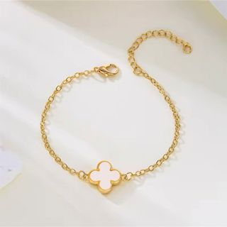 四つ葉のクローバー　ブレスレット　ホワイト　新品未使用(ブレスレット/バングル)