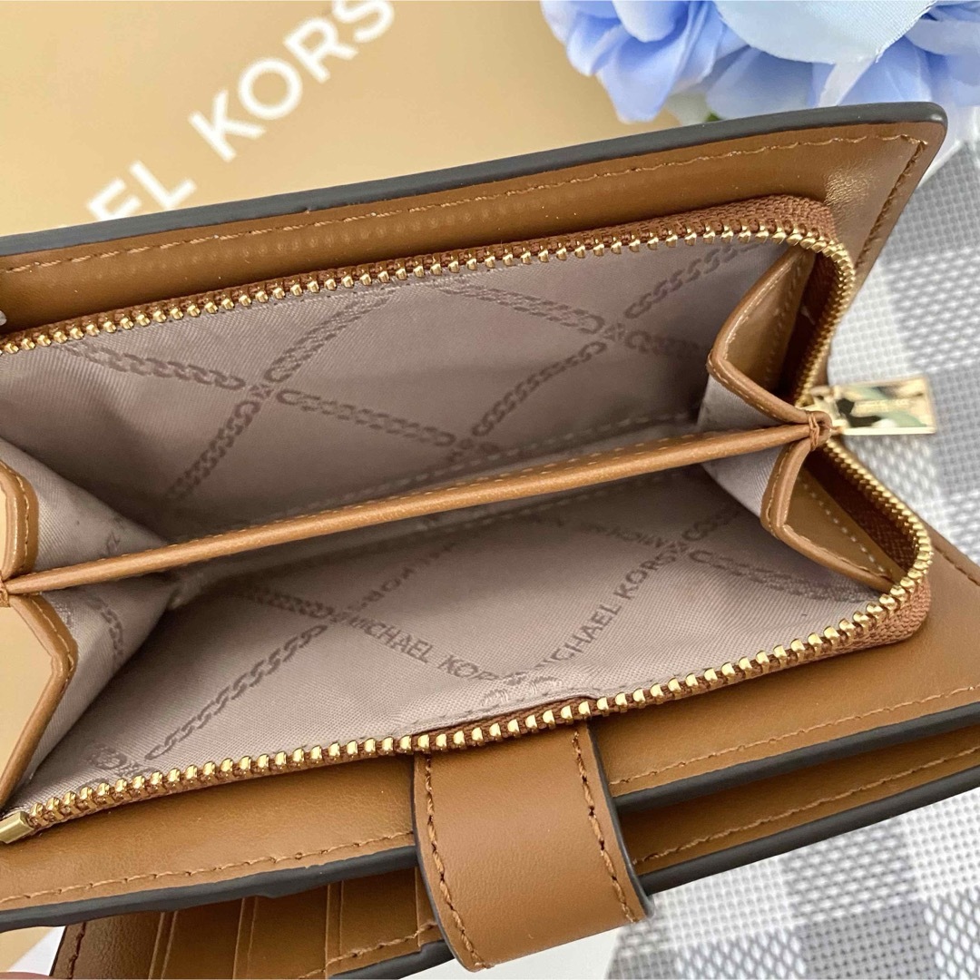 新品】MICHAEL KORS ホワイト シグネチャー レザー 折り財布 新品】MICHAEL KORS ホワイト シグネチャー レザー 折り財布