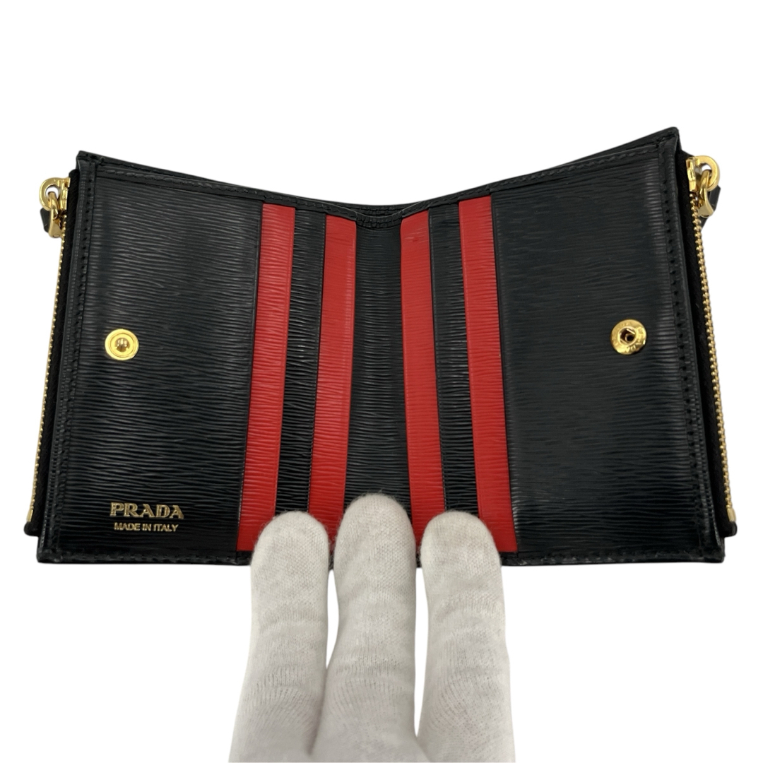 PRADA - PRADA プラダ 二つ折り財布 ゴールドロゴ バイカラー PRADA - PRADA プラダ 二つ折り財布 ゴールドロゴ バイカラー