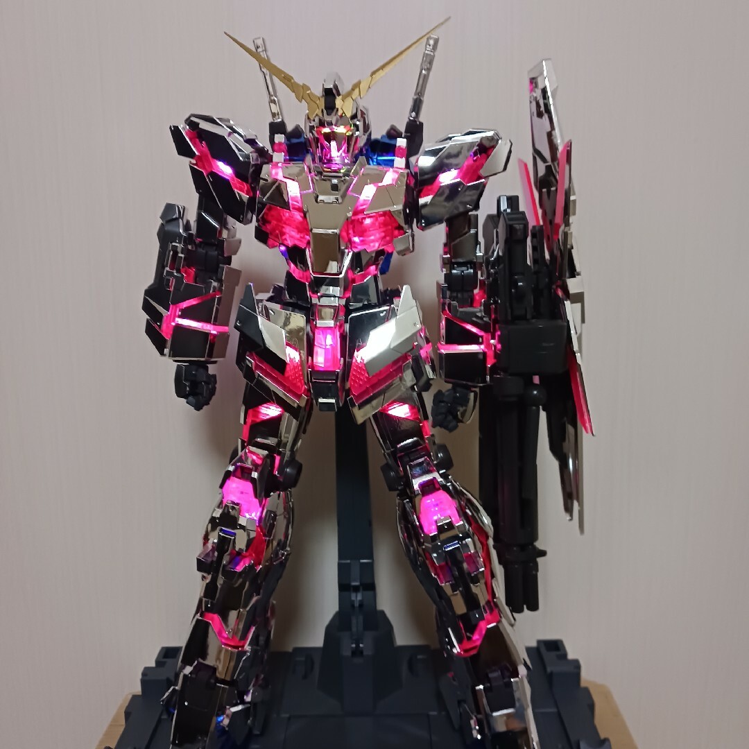 BANDAI - 1/60 PG ユニコーン ガンダム LED付き メッキ ガンプラ BANDAI - 1/60 PG ユニコーン ガンダム LED付き メッキ ガンプラ