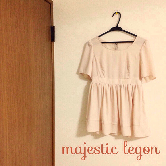 MAJESTIC LEGON(マジェスティックレゴン)のマジェ＊里奈ちゃん着用トップス 試着のみ レディースのトップス(カットソー(半袖/袖なし))の商品写真