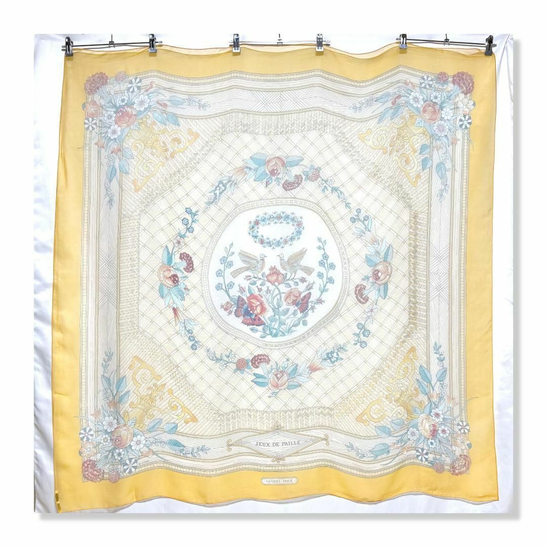 美品】 エルメス カレ 140 シルクモスリン シフォン 藁遊び 黄色 美品】 エルメス カレ 140 シルクモスリン シフォン 藁遊び 黄色