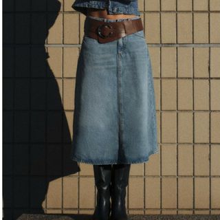 ザラ(ZARA)の【最終価格】ZARA ☆ ミッドウエストデニムスカート(ひざ丈スカート)