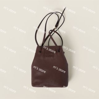MIU MIU(ショルダーバッグ ・ ブラウン/茶色系)のフリマ MIU MIU(ショルダーバッグ ・ ブラウン/茶色系)のフリマ
