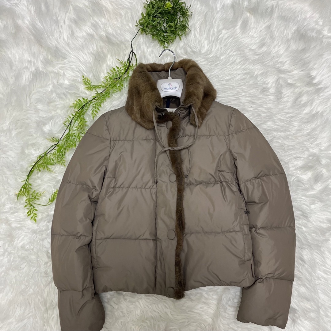 MONCLER - MONCLER モンクレール ファー リス 毛皮 裏地 ダウン MONCLER - MONCLER モンクレール ファー リス 毛皮 裏地 ダウン
