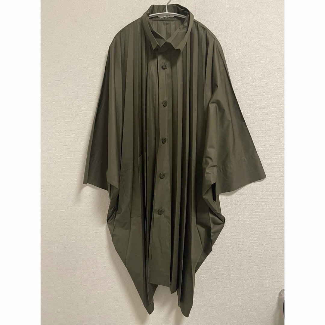 ミーイッセイミヤケ me isseymiyake ロングコート カーキ色 撥水 ミーイッセイミヤケ me isseymiyake ロングコート カーキ色 撥水