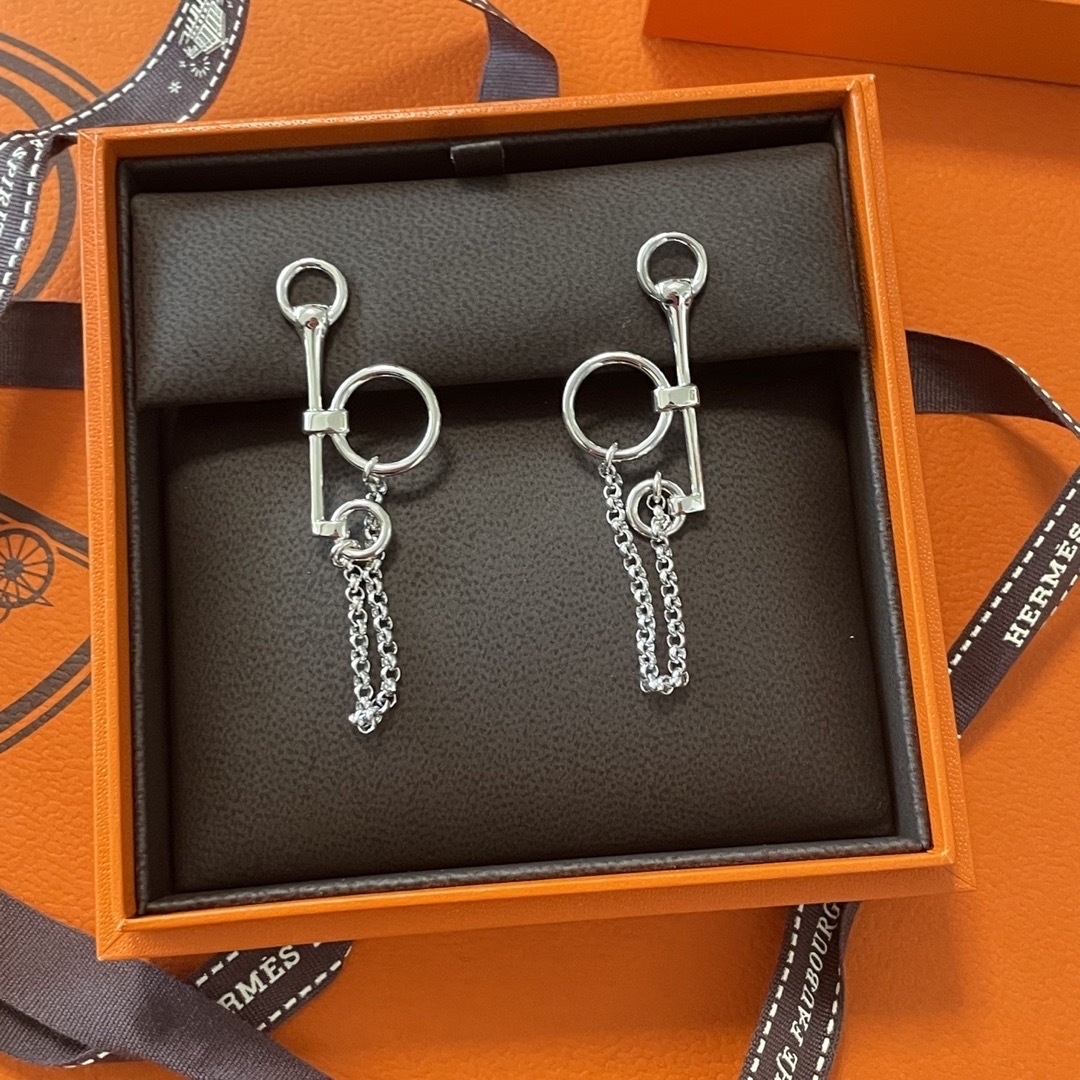 HERMES - エルメス シルバーピアス モール ドゥ ブリッドの通販 HERMES - エルメス シルバーピアス モール ドゥ ブリッドの通販