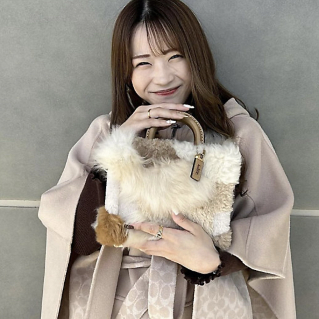 ゆき様⭐︎COACHリアルファーパッチワーク2wayローグ20ベージュ ゆき様⭐︎COACHリアルファーパッチワーク2wayローグ20ベージュ