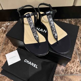 CHANEL(サンダル ・ シルバー/銀色系)のフリマアイテム一覧 CHANEL(サンダル ・ シルバー/銀色系)のフリマアイテム一覧