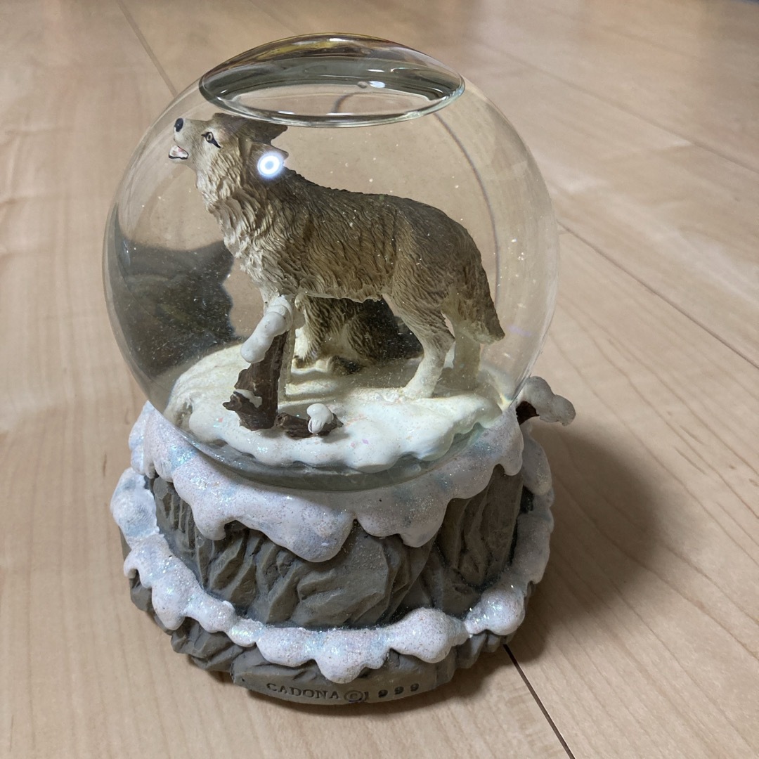 スノードーム オルゴール付き オオカミの通販 by ゆうちゃん|ラクマ スノードーム オルゴール付き オオカミの通販 by ゆうちゃん|ラクマ