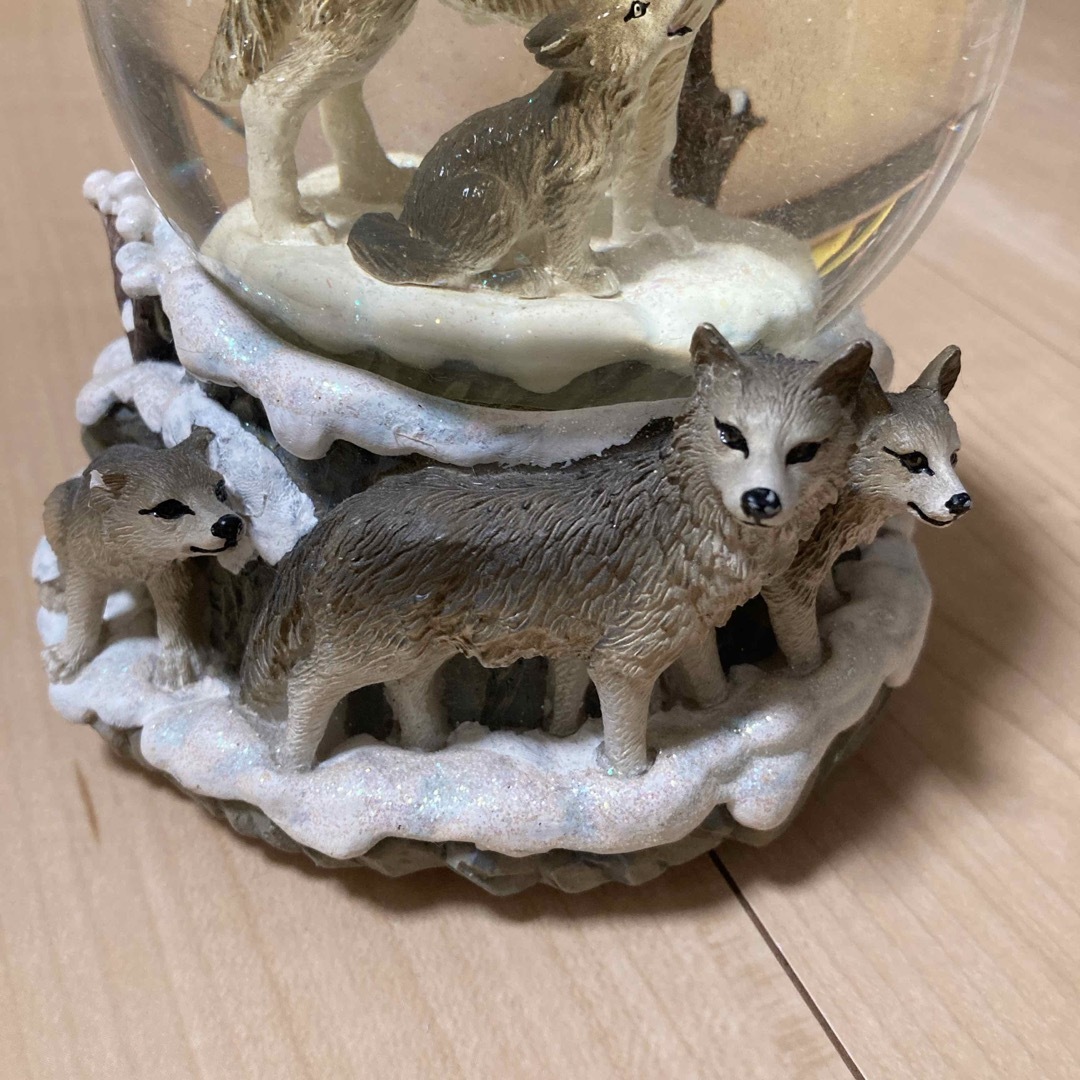 スノードーム オルゴール付き オオカミの通販 by ゆうちゃん|ラクマ スノードーム オルゴール付き オオカミの通販 by ゆうちゃん|ラクマ