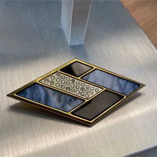 Yves Saint Laurent(ブローチ/コサージュ)のフリマアイテム一覧 Yves Saint Laurent(ブローチ/コサージュ)のフリマアイテム一覧