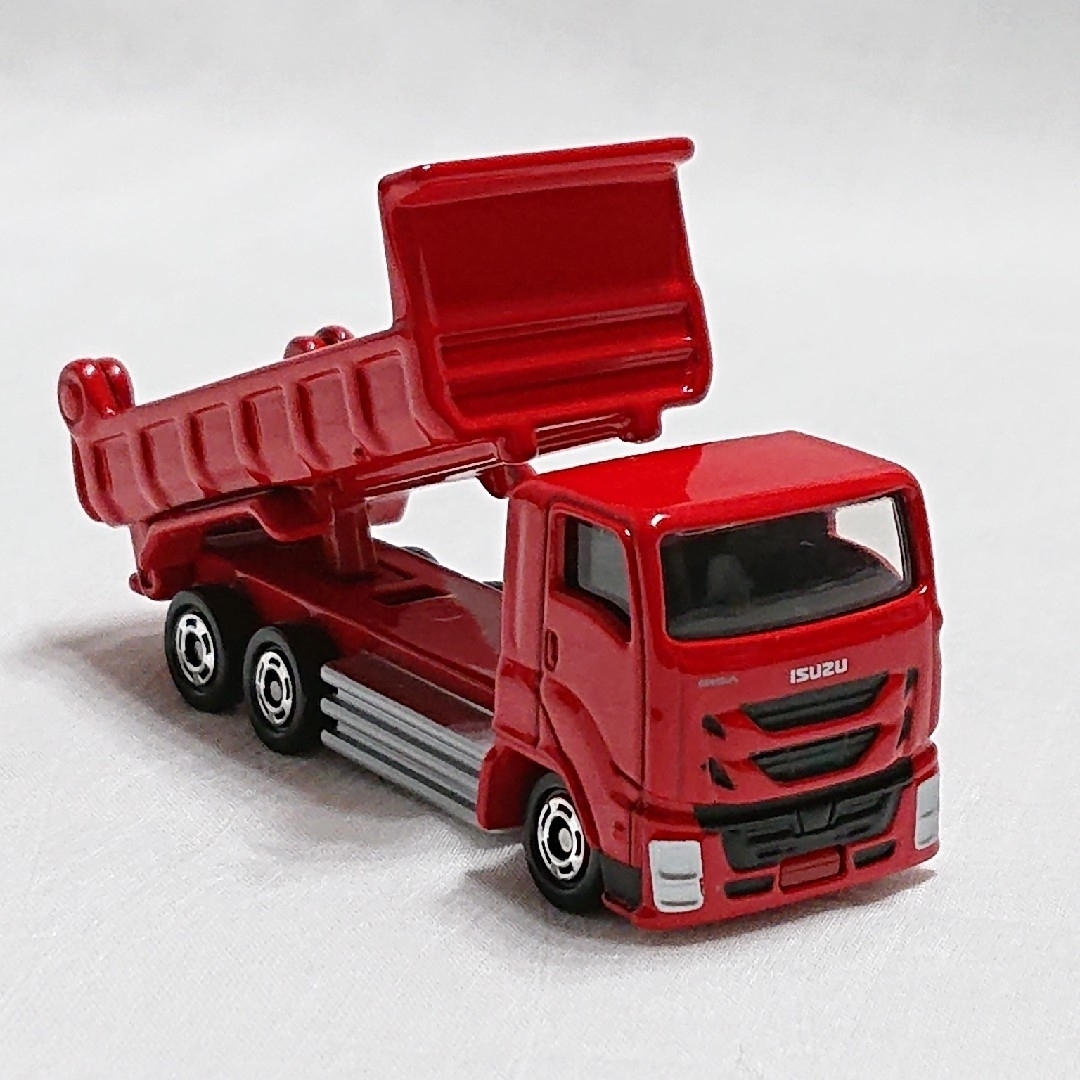 新品 トミカ 非売品 いすゞ ギガ ダンプカー 赤 240001028472