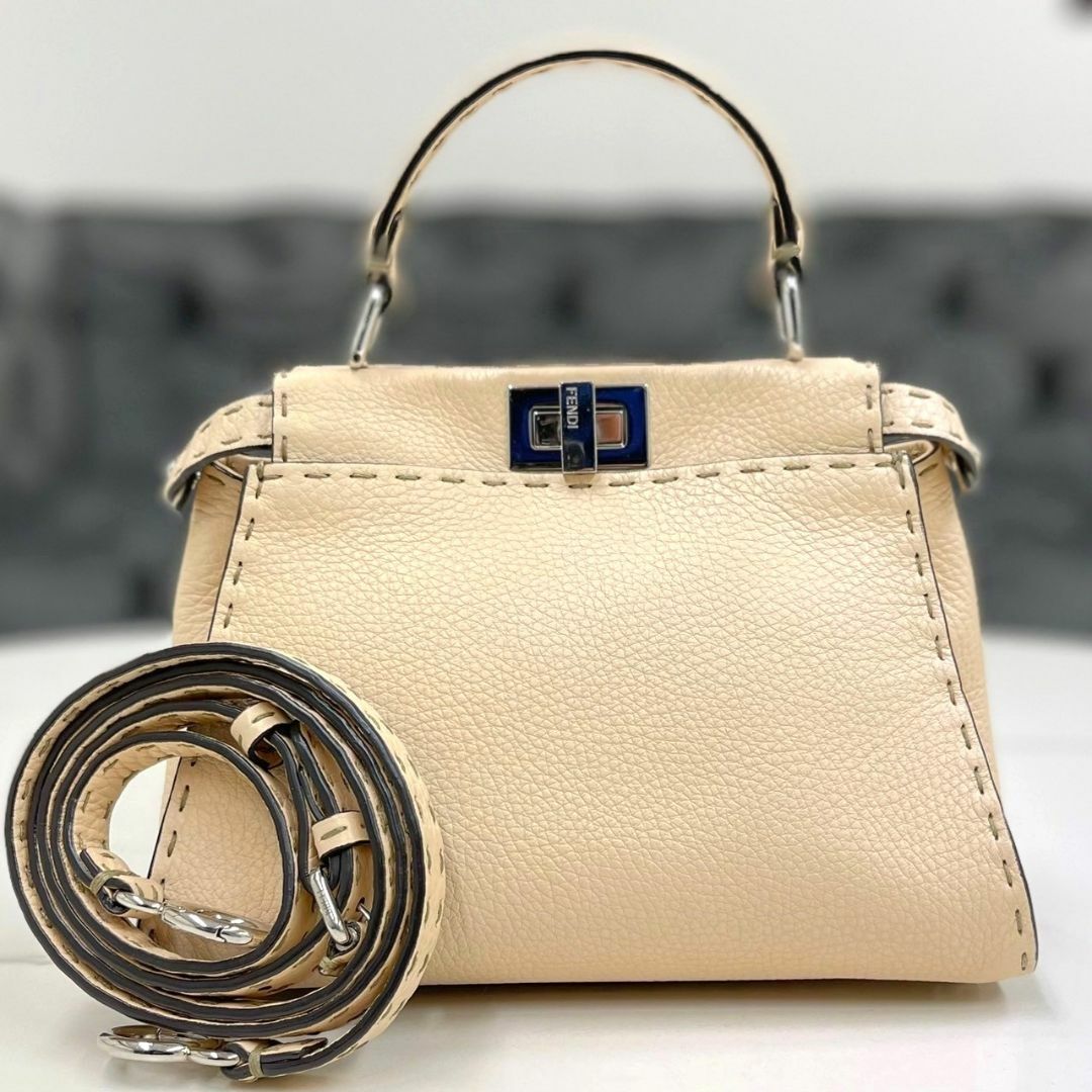 FENDI - 美品☆ フェンディ ピーカブー ミニ セレリア ベージュ FENDI - 美品☆ フェンディ ピーカブー ミニ セレリア ベージュ