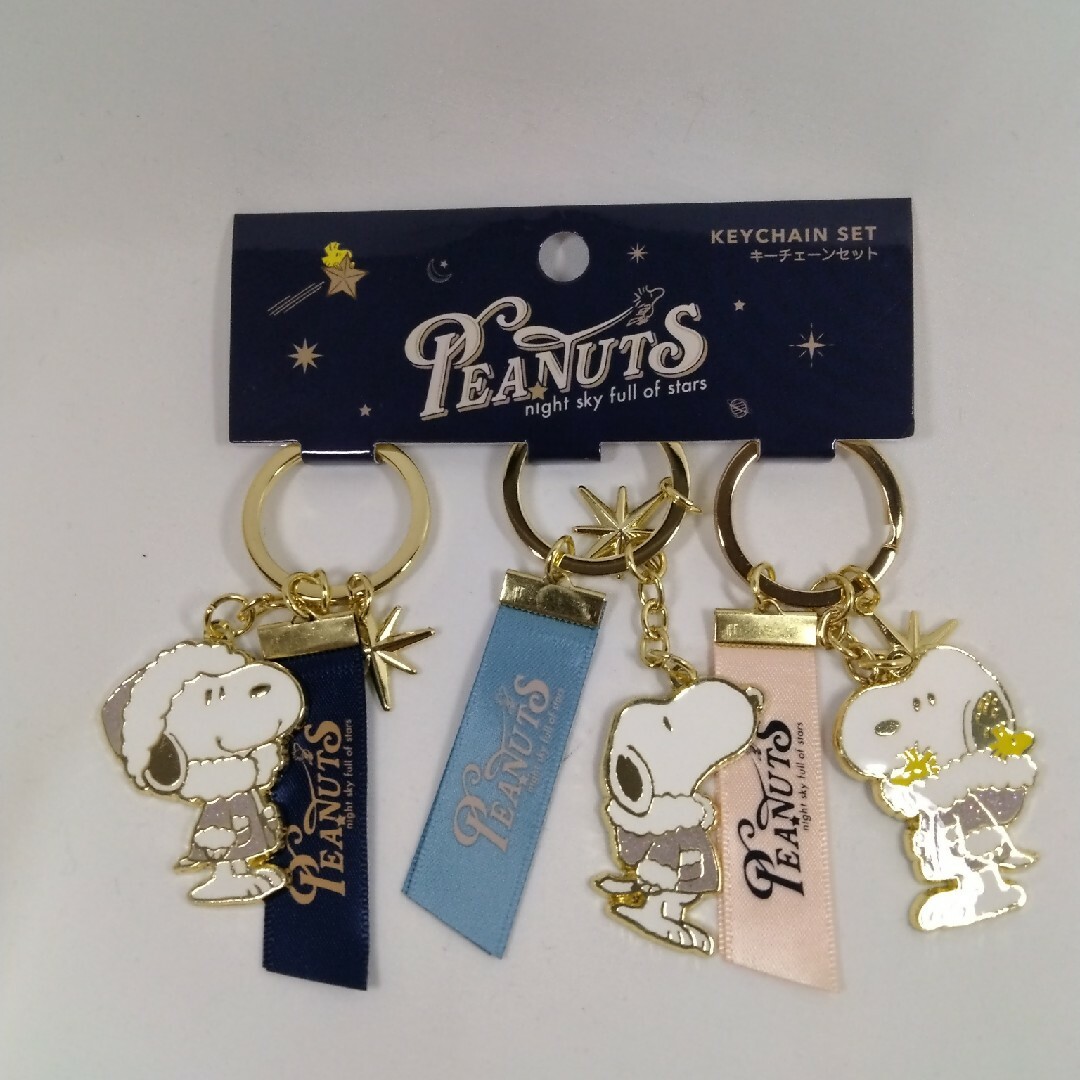 USJ クリスマス スヌーピー メタル キーホルダーセット 2024 レディースのファッション小物(キーホルダー)の商品写真