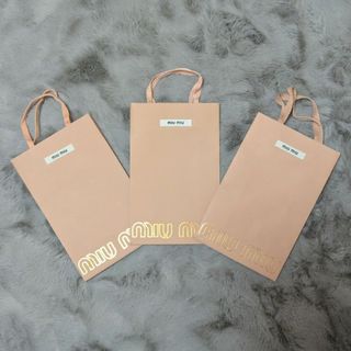 MIU MIU(ショップ袋)のフリマアイテム一覧 MIU MIU(ショップ袋)のフリマアイテム一覧