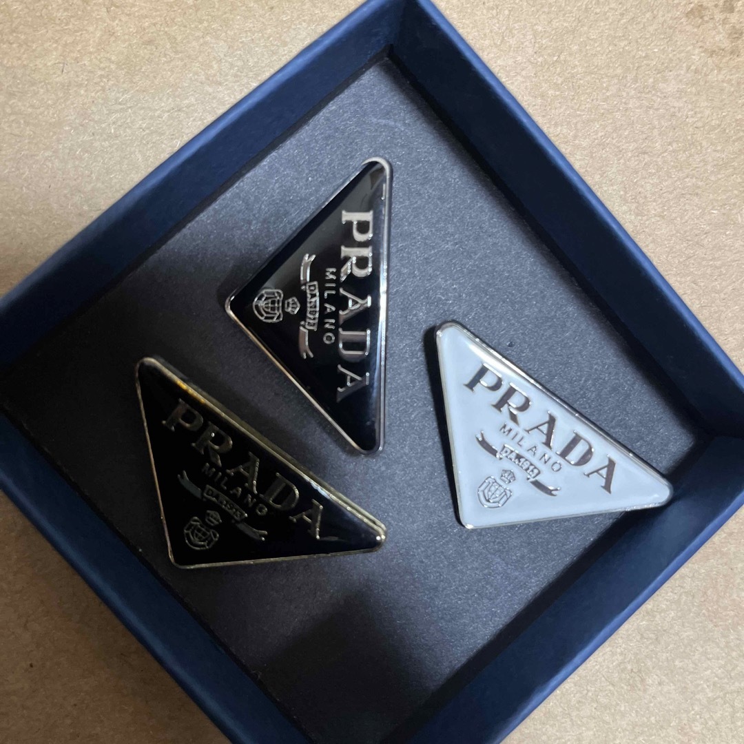 PRADA - PRADA ブローチの通販 by w.y's shop|プラダならラクマ PRADA - PRADA ブローチの通販 by w.y's shop|プラダならラクマ
