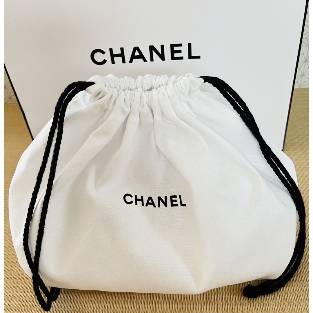 CHANEL - 数量限定 CHANEL シャネル ノベルティ 巾着 ポーチ 白 CHANEL - 数量限定 CHANEL シャネル ノベルティ 巾着 ポーチ 白
