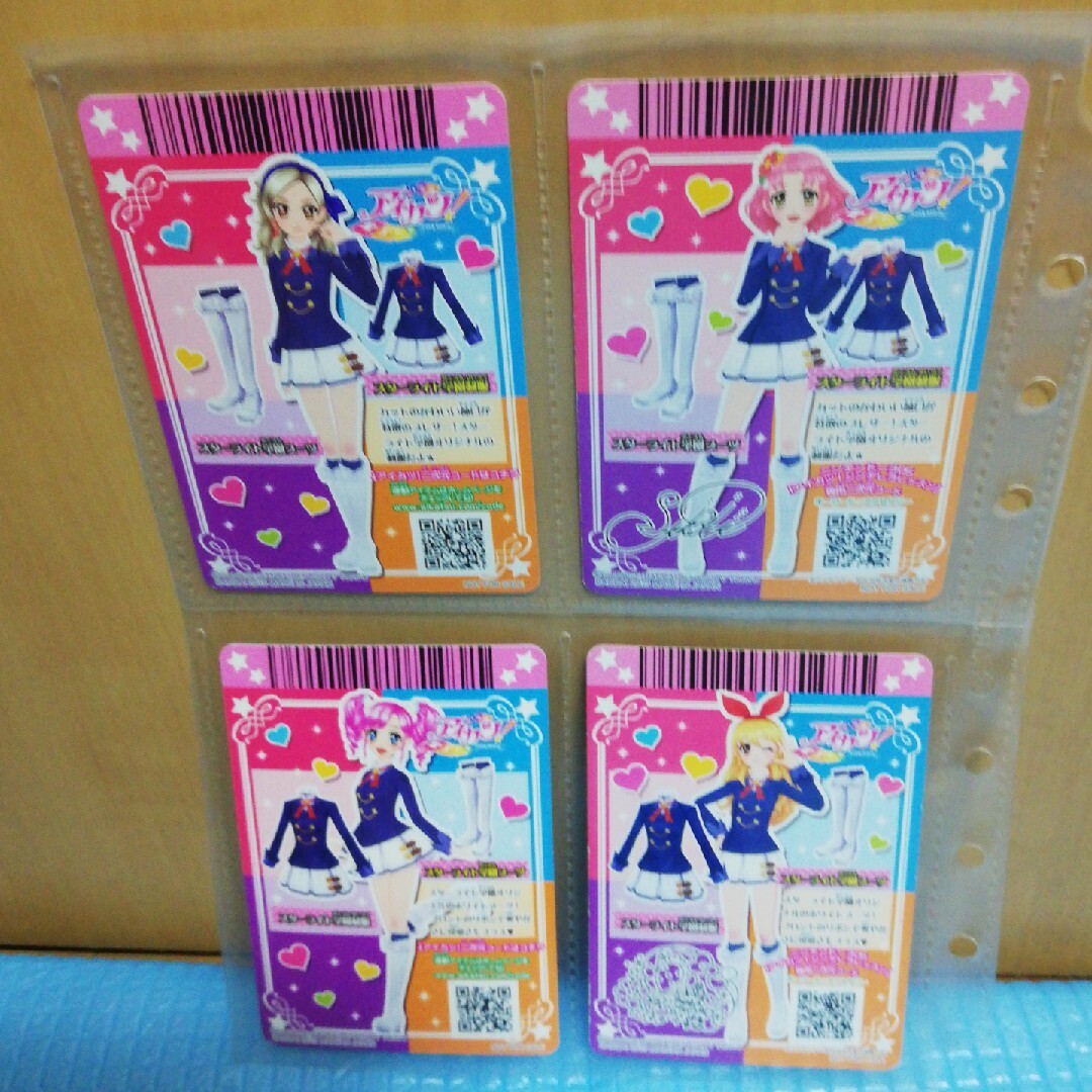 アイカツ! - アイカツカード スターライト学園制服、ブーツ4枚の アイカツ! - アイカツカード スターライト学園制服、ブーツ4枚の