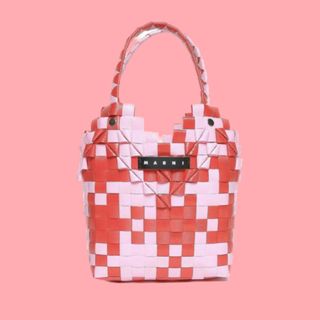 MARNI(かごバッグ/ストローバッグ ・ レッド/赤色系)のフリマ MARNI(かごバッグ/ストローバッグ ・ レッド/赤色系)のフリマ
