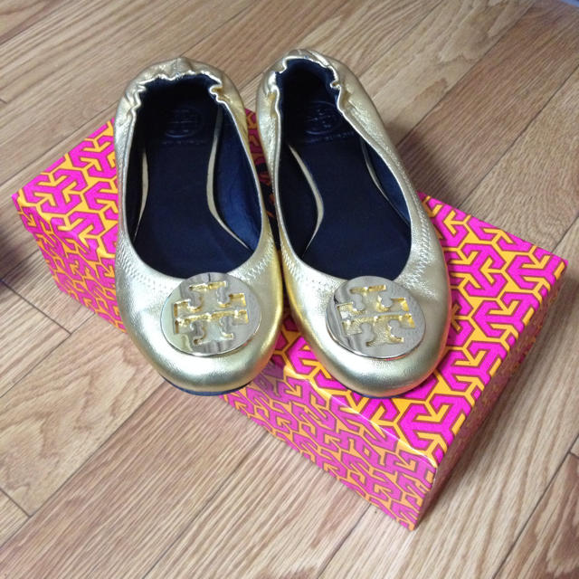 Tory Burch(トリーバーチ)のトリーバーチ☆ゴールドフラット靴 レディースの靴/シューズ(ハイヒール/パンプス)の商品写真