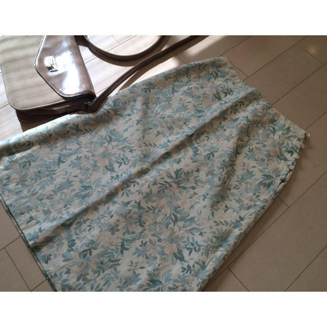 TOMORROWLAND(トゥモローランド)のトゥモローランド ボールジィ 刺繍スカート レディースのスカート(ひざ丈スカート)の商品写真