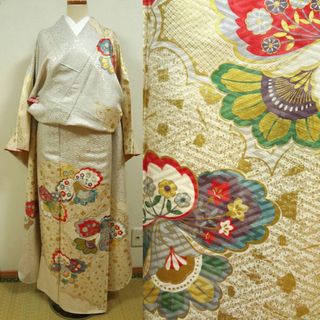 淡いグレーの紗綾型文様に大柄の花と金箔　振袖(振袖)