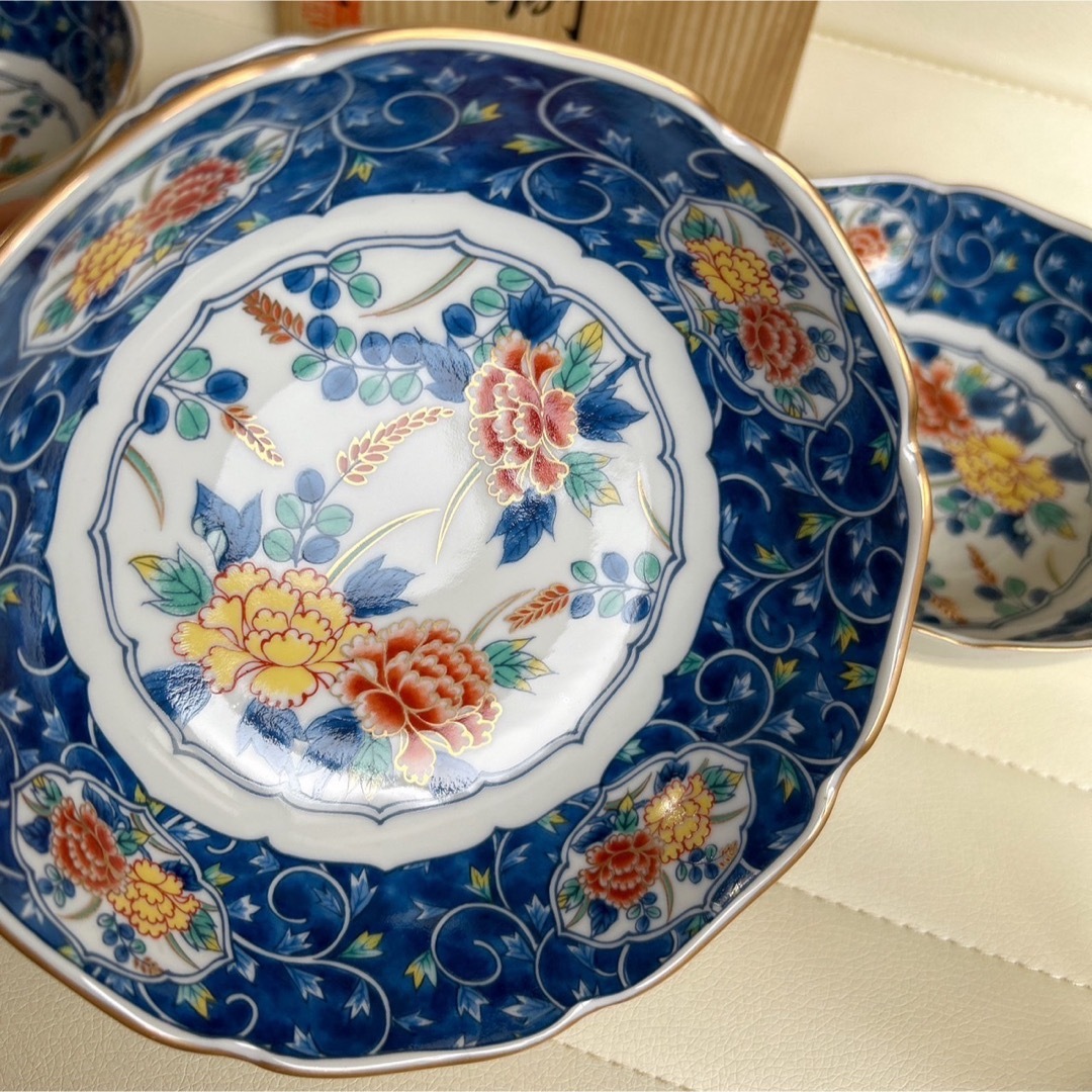 美濃焼 - 前畑陶器 庫山窯 窓絵花唐草 中鉢揃 5枚セット 金彩 美濃焼 - 前畑陶器 庫山窯 窓絵花唐草 中鉢揃 5枚セット 金彩