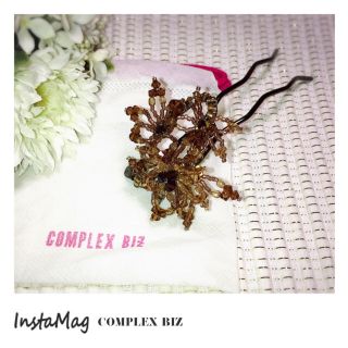 Complex Biz   美品COMPLEX BIZ ダイヤフラワーモチーフ