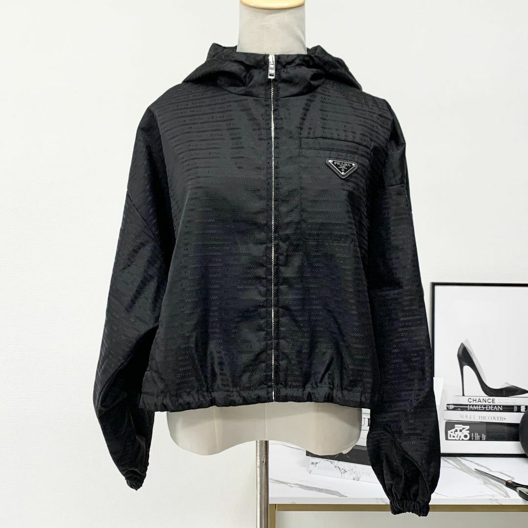 PRADA - M10692 プラダ ナイロン トライアングル ロゴ ショート PRADA - M10692 プラダ ナイロン トライアングル ロゴ ショート