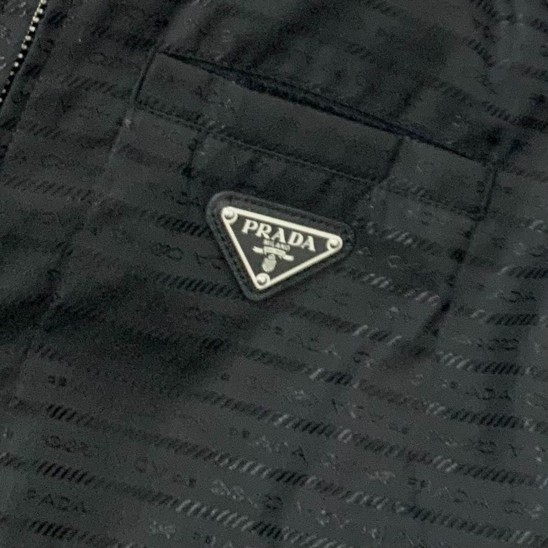 PRADA - M10692 プラダ ナイロン トライアングル ロゴ ショート PRADA - M10692 プラダ ナイロン トライアングル ロゴ ショート