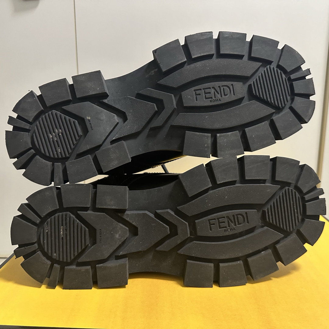 FENDI - FENDI フォース アンクルブーツFFロゴ入り ブラック FENDI - FENDI フォース アンクルブーツFFロゴ入り ブラック