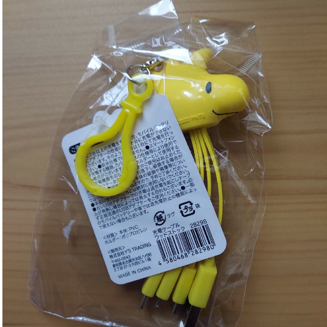 SNOOPY(スヌーピー)の充電ケーブル　ウッドストック　スヌーピー　ワイヤレスイヤホン　スマホ　新品 スマホ/家電/カメラのスマートフォン/携帯電話(バッテリー/充電器)の商品写真