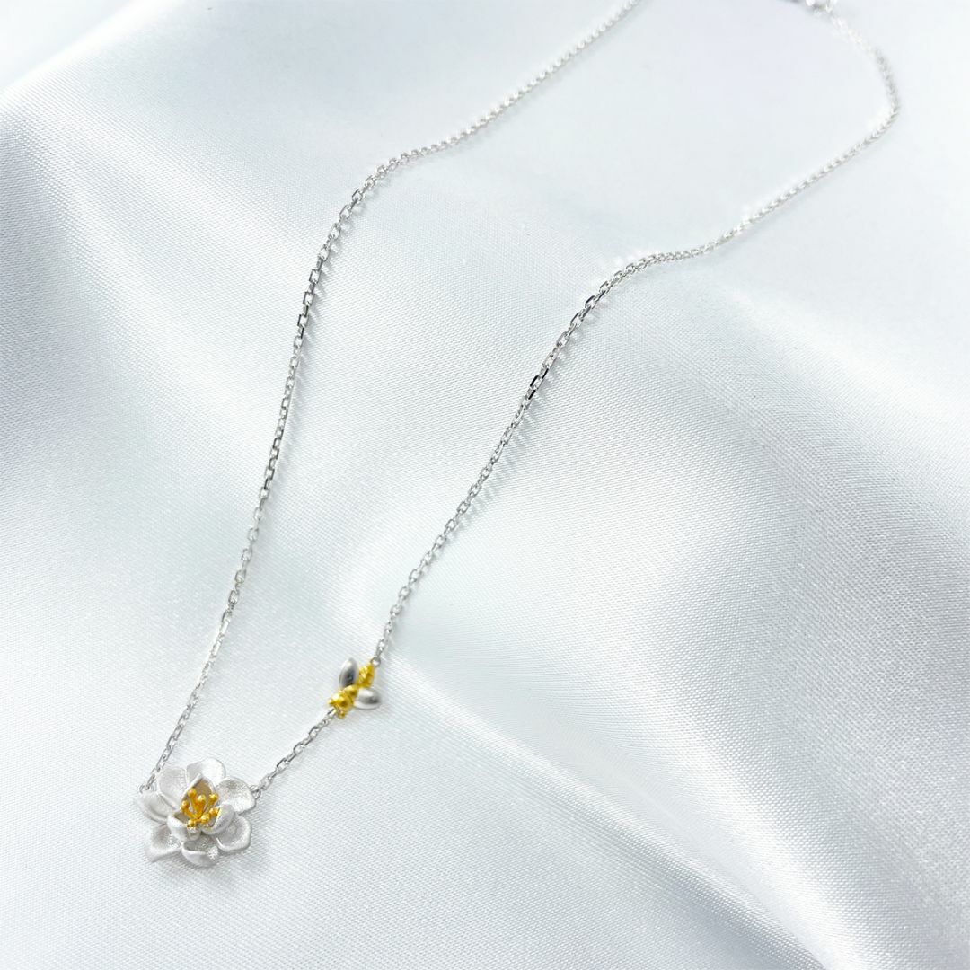 K18WG K18 フラワー ミツバチ モチーフ ネックレス アクセサリー K18WG K18 フラワー ミツバチ モチーフ ネックレス アクセサリー