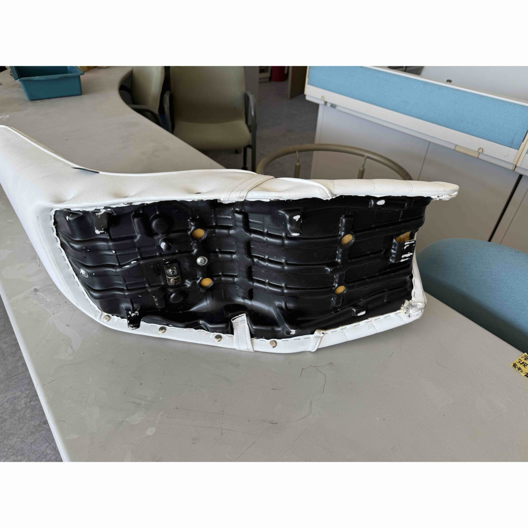 大川シート XJR400 3段シート 53cm 4HM 三段 美品 補強あり 大川シート XJR400 3段シート 53cm 4HM 三段 美品 補強あり