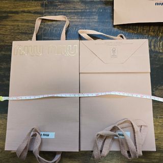 MIU MIU(ショップ袋)のフリマアイテム一覧 MIU MIU(ショップ袋)のフリマアイテム一覧