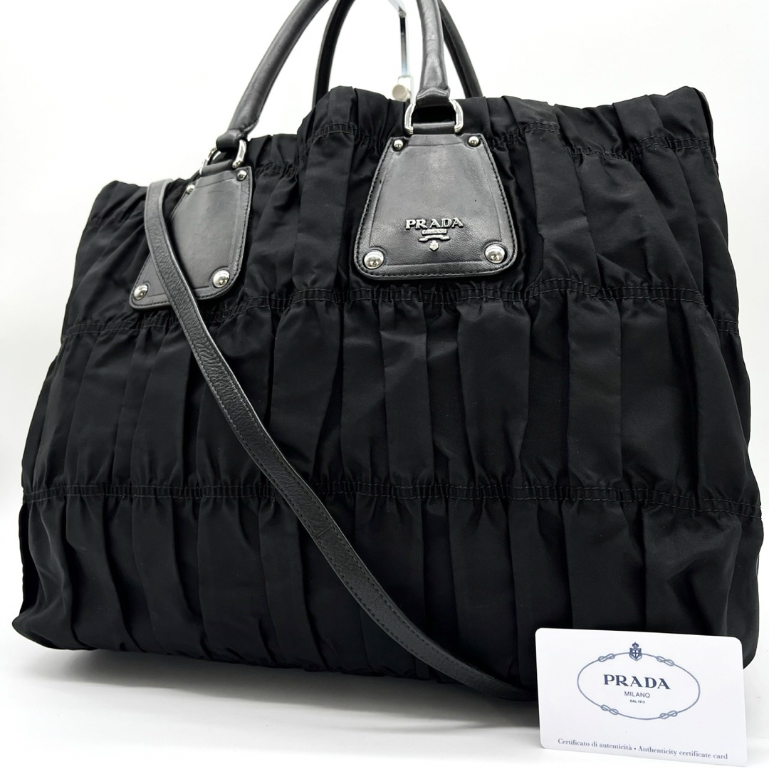 美品✨プラダ ショルダーバッグ 2way A4可 ギャザー メタルロゴ 美品✨プラダ ショルダーバッグ 2way A4可 ギャザー メタルロゴ